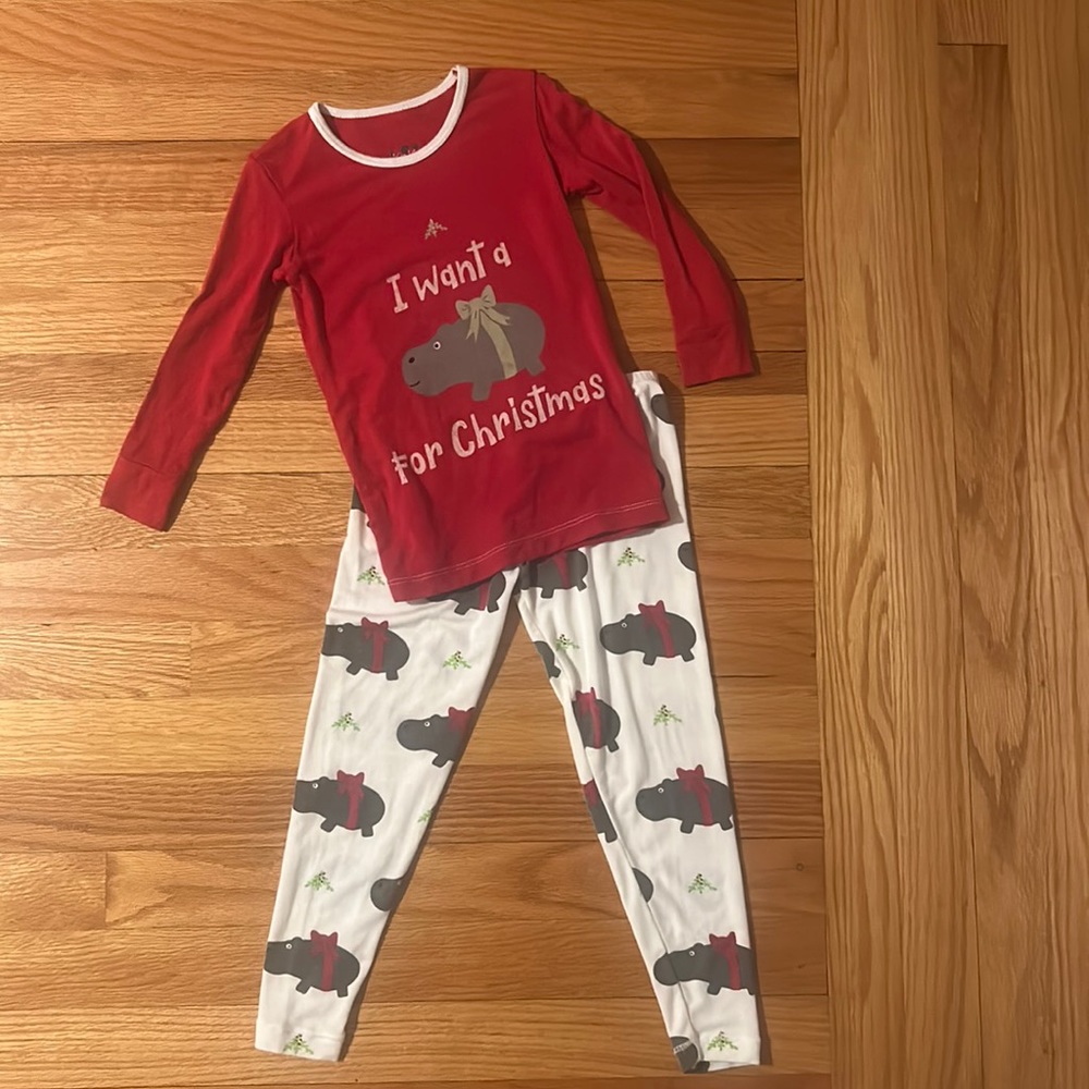 Kickee Pants Limited Edition Christmas 2 piece, long sleeve pajama set. Like new